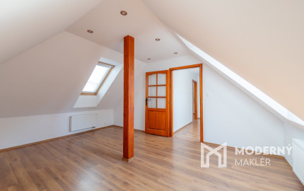 Na predaj impozantný rodinný dom v Ivanovciach