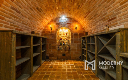 Na predaj impozantný rodinný dom v Ivanovciach