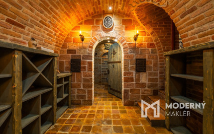 Na predaj impozantný rodinný dom v Ivanovciach