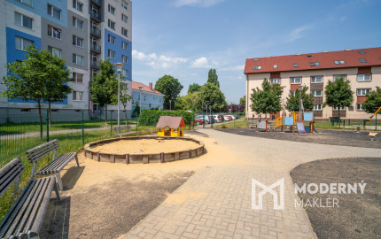 Na prenájom kompletne zariadený 2-izbový byt v centre Malaciek