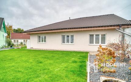 Na predaj priestranný 4-izbový rodinný dom v Malženiciach