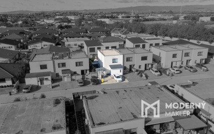 Na predaj priestranný 4-izbový rodinný dom v Bernolákove