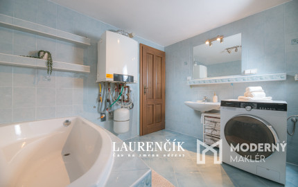 Na predaj veľkorysý 7-izbový rodinný dom v obci Podlužany