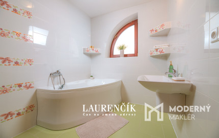 Na predaj veľkorysý 7-izbový rodinný dom v obci Podlužany