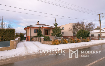 Na predaj veľkorysý 7-izbový rodinný dom v obci Podlužany