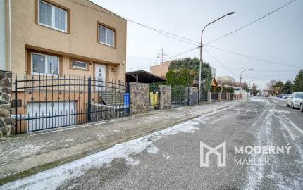 Na predaj dvojpodlažný 4-izbový dom v Malackách