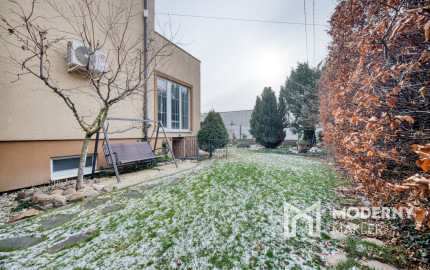 Na predaj dvojpodlažný 4-izbový dom v Malackách