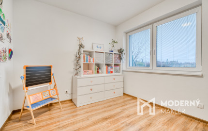 Na predaj príjemný 4-izbový byt v pokojnej časti Tomášova