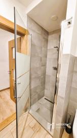 Rezervované...TOP/ Rybany - 2 izbový byt s loggiou a s garážou