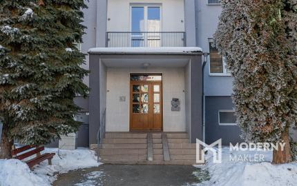 Na predaj luxusne zrekonštruovaný 3-izbový byt ulica Tyršová Humenné