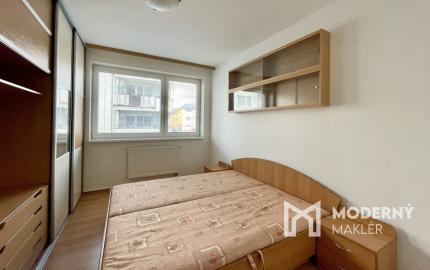 Kompletne zariadený 3-izbový byt s loggiou a garážovým státím v cene