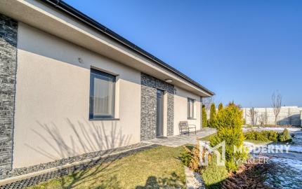 Na predaj kompletne zariadený rodinný dom vo Voderadoch