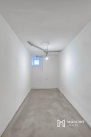 Na predaj rodinný dom s garážou v obci Šoporňa – štandard je zahrnutý v cene