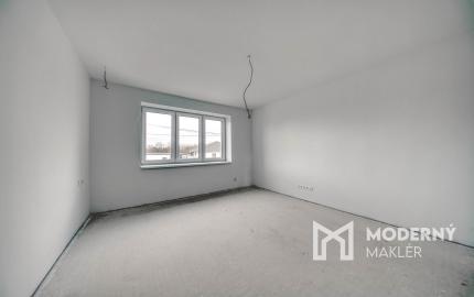 Na predaj rodinný dom s garážou v obci Šoporňa – štandard je zahrnutý v cene