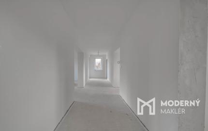 Na predaj rodinný dom s garážou v obci Šoporňa – štandard je zahrnutý v cene