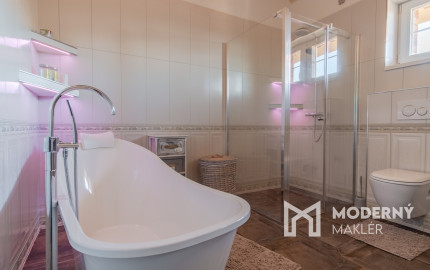 Na predaj exkluzívny rodinný dom s dvoj-garážou v podtatranskej obci Veľký Slavkov