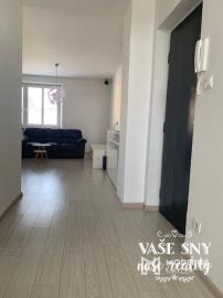 Na prenájom  veľký, zariadený 2 izb byt mestská časť SIHOŤ 1  v Trenčíne .