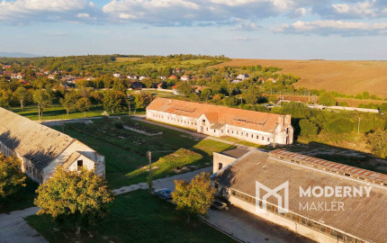 Na predaj investičný areál v obci Trávnica