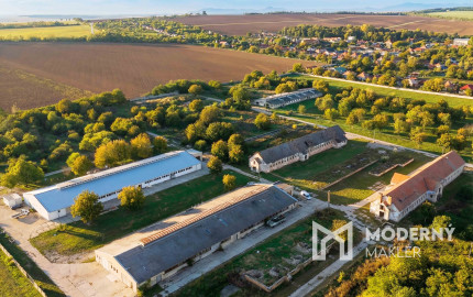 Na predaj investičný areál v obci Trávnica