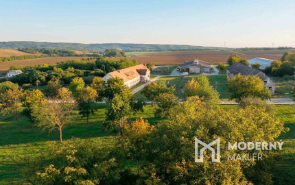 Na predaj investičný areál v obci Trávnica