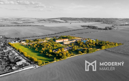 Na predaj investičný areál v obci Trávnica