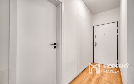 Na predaj zariadený 2-izbový byt s balkónom v Rovinke