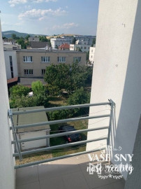 Na prenájom  veľký, zariadený 2 izb byt mestská časť SIHOŤ 1  v Trenčíne .