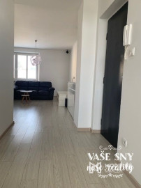 Na prenájom  veľký, zariadený 2 izb byt mestská časť SIHOŤ 1  v Trenčíne .