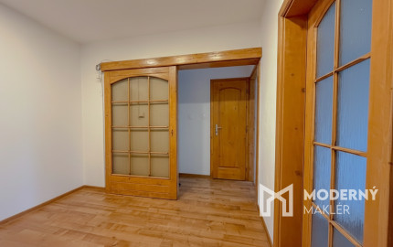 Na prenájom 3-izbový byt v Lednických Rovniach