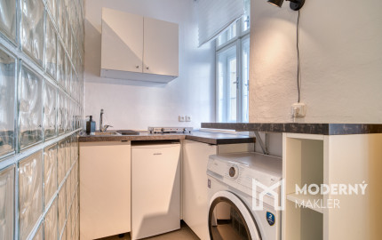 Na predaj 1-izbový byt s investičným potenciálom v centre Bratislavy