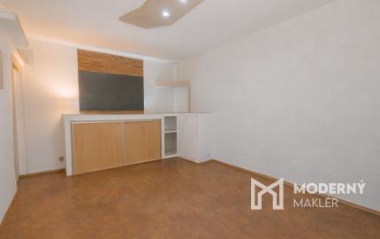 Na predaj 2-izbový byt s loggiou a balkónom v Žiline