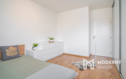 Na prenájom moderný 2-izbový byt s parkovacím miestom v centre Malaciek