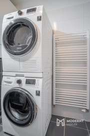 Na prenájom moderný 2-izbový byt s parkovacím miestom v centre Malaciek