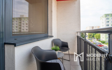 Na prenájom moderný 2-izbový byt s parkovacím miestom v centre Malaciek