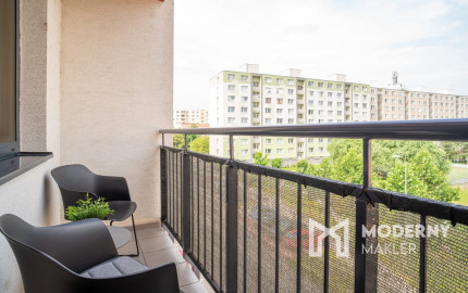 Na prenájom moderný 2-izbový byt s parkovacím miestom v centre Malaciek