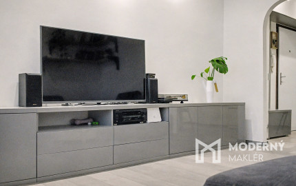 Na predaj  3-izbový byt s dvoma loggiami v Petržalke BA.