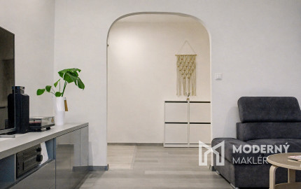 Na predaj  3-izbový byt s dvoma loggiami v Petržalke BA.