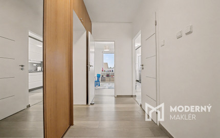 Na predaj  3-izbový byt s dvoma loggiami v Petržalke BA.