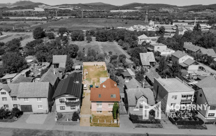 REZERVOVANÉ: Na predaj poschodový 5-izbový rodinný dom v obci Beluša