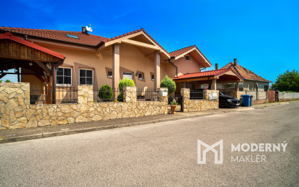Na predaj priestranný rodinný dom v obci Zlaté Klasy