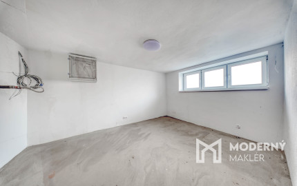 Na predaj rodinný dom s garážou v obci Šoporňa – štandard je zahrnutý v cene