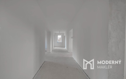 Na predaj rodinný dom s garážou v obci Šoporňa – štandard je zahrnutý v cene