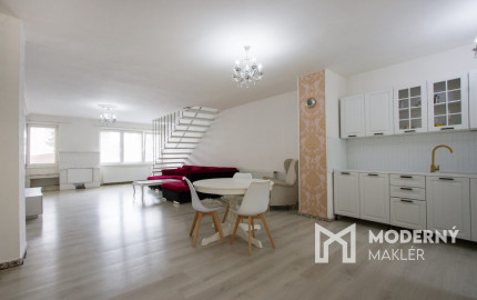 Na predaj dvojdom s rozľahlým pozemkom v centre obce Zlaté Klasy