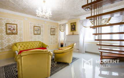 Na predaj dvojdom s rozľahlým pozemkom v centre obce Zlaté Klasy