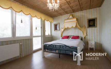 Na predaj dvojdom s rozľahlým pozemkom v centre obce Zlaté Klasy