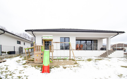 Na predaj moderná 4-izbová novostavba s terasou – Svätý Kríž