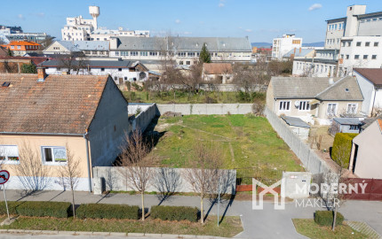 Na predaj rovinatý pozemok na výstavbu polyfunkčnej budoby v Piešťanoch