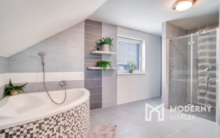 Na predaj rodinný dom s rozľahlým pozemkom v Kostolišti