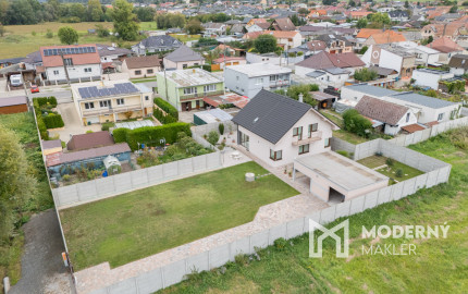 Na predaj rodinný dom s rozľahlým pozemkom v Kostolišti
