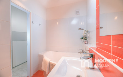 Na predaj krásne zrekonštruovaný 4-izbový byt v Trenčíne